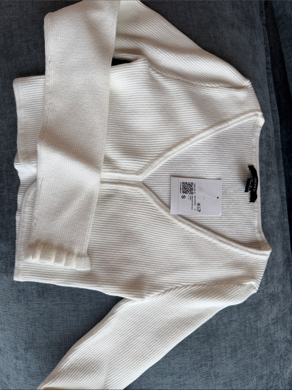 Forever 21 Cream cropped Ribbed V-Neck Sweater